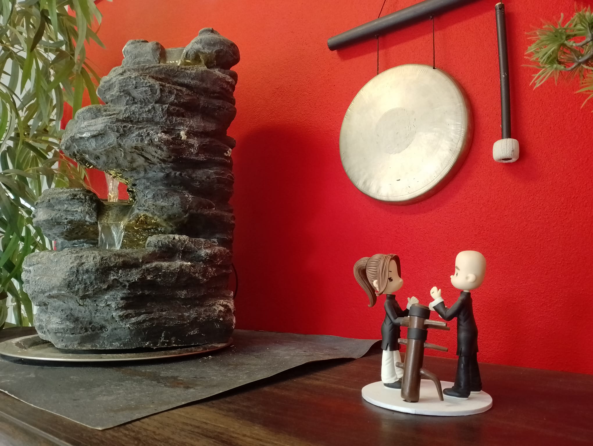 Dois alunos a praticar Chi Sao para desenvolver sensibilidade